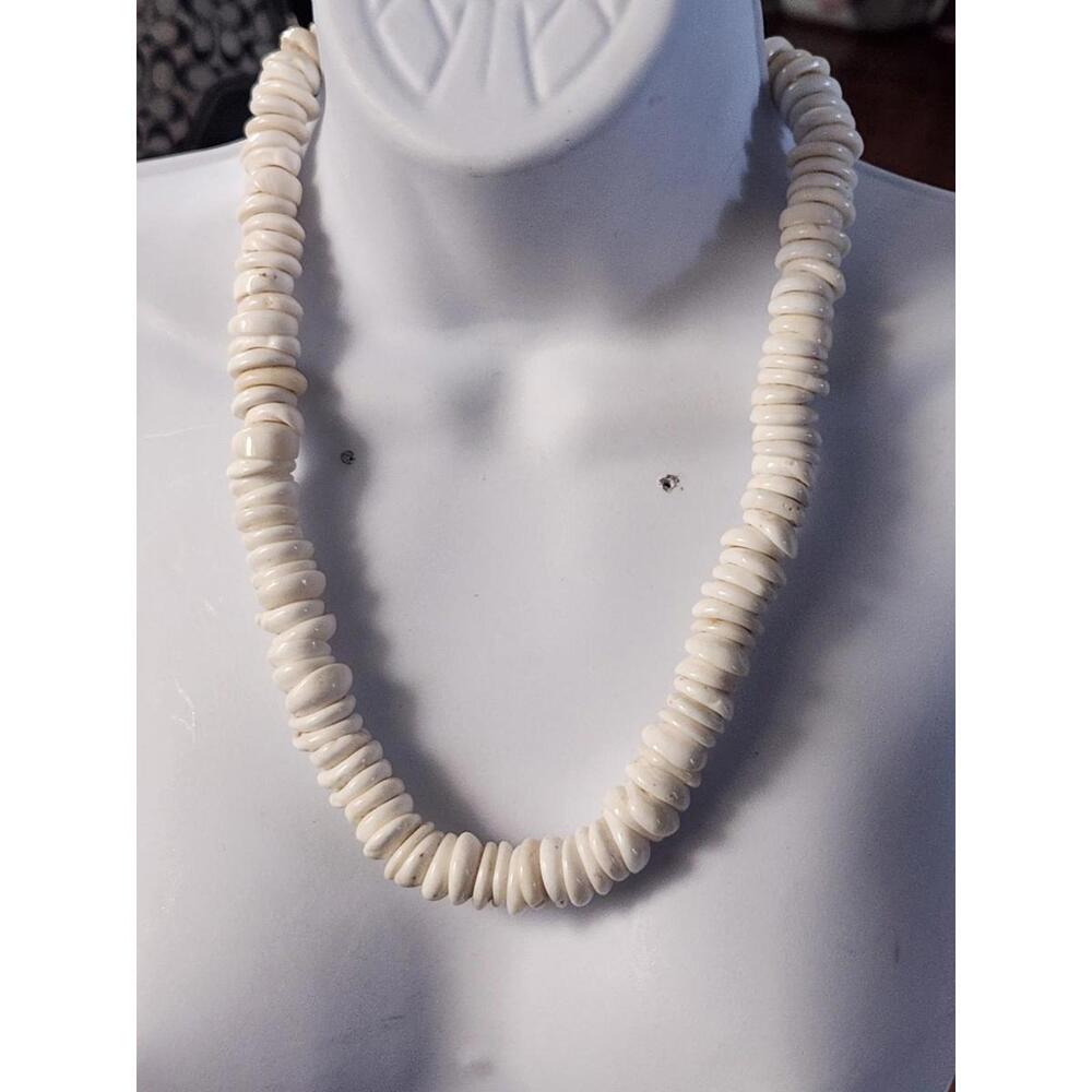 Vintage Hawaiian Puka Shell Beach Necklace .cream 20"